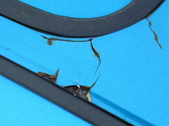 ee8 modrá bazar střecha a.jpg