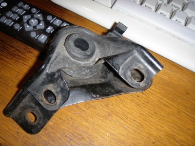 porovnání držáků chladiče EE8 a ED9 - 03.jpg